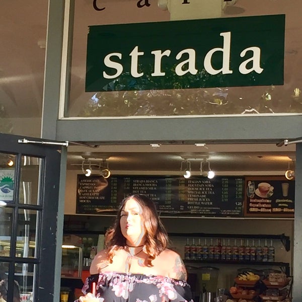 รูปภาพถ่ายที่ Caffe Strada โดย Chona G. เมื่อ 5/22/2017