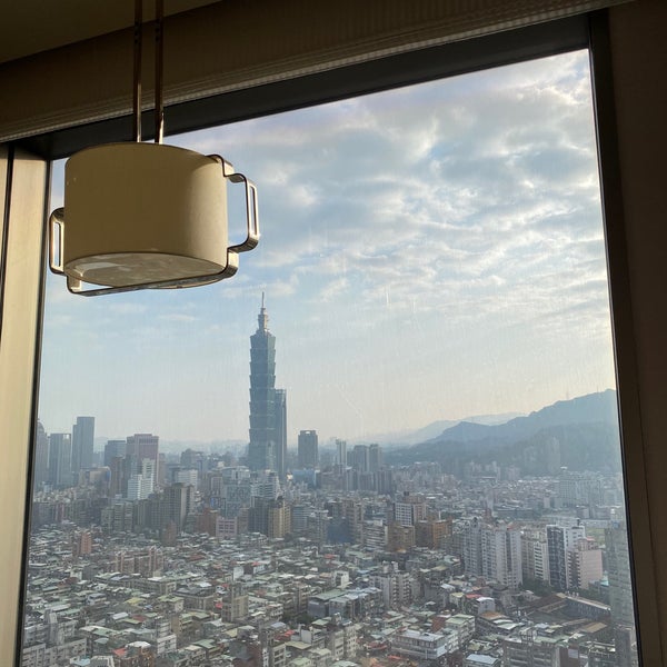 Foto diambil di Shangri-La&#39;s Far-Eastern Plaza Hotel oleh Yuho K. pada 2/10/2020