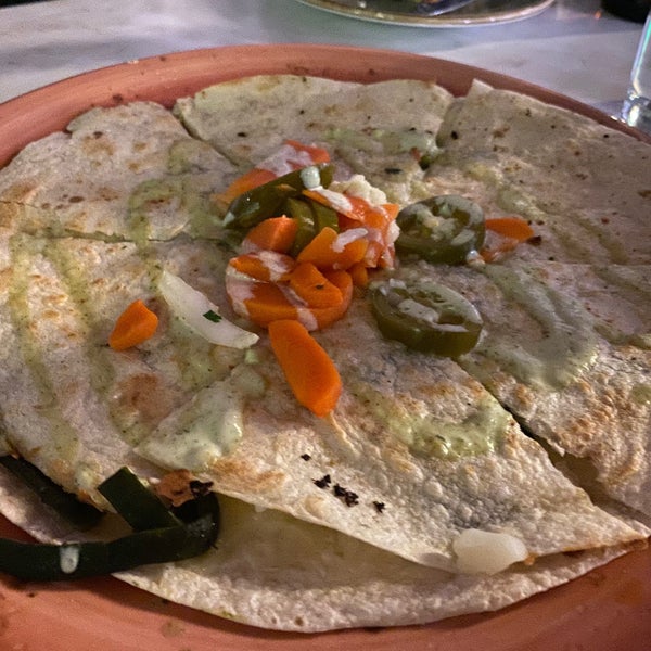 Foto diambil di Chayo Mexican Kitchen + Tequila Bar oleh Yuho K. pada 11/8/2019