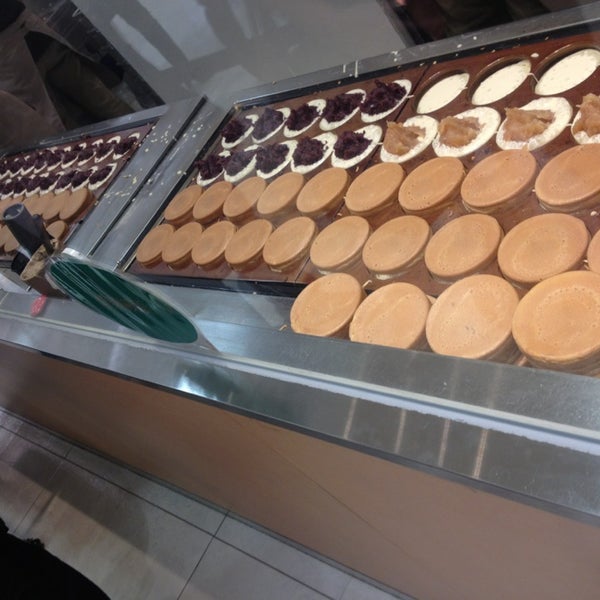 Photos At 蜂楽饅頭 天神岩田屋店 福岡市 福岡県