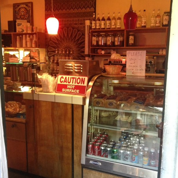 6/24/2013 tarihinde kelly k.ziyaretçi tarafından Royal Blend Coffee &amp; Tea House'de çekilen fotoğraf