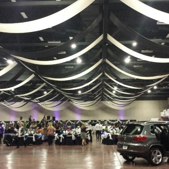 Foto scattata a El Paso Convention Center da Chris R. il 11/14/2013