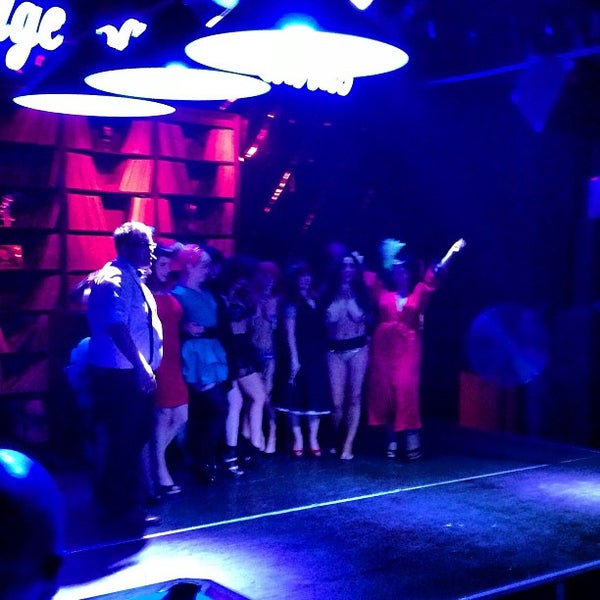 Foto tomada en Triple B Backstage Bar &amp; Billiards  por @VegasWayne A. el 5/12/2013