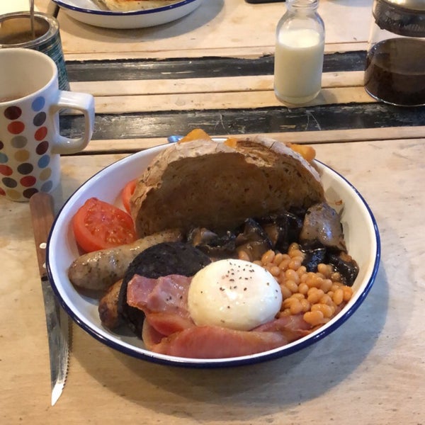 Top breakfast! Tasty, piping hot and made with quality ingredients - no scrimping here. The only negative was the cup of tea. Would much prefer the tea in a mug. Then we’d have a proper breakfast...