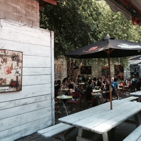 6/21/2015 tarihinde Delphine C.ziyaretçi tarafından Café de La Esquina'de çekilen fotoğraf