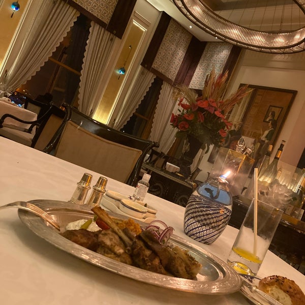 8/2/2021 tarihinde Samet A.ziyaretçi tarafından Tuğra Restaurant &amp; Lounge'de çekilen fotoğraf