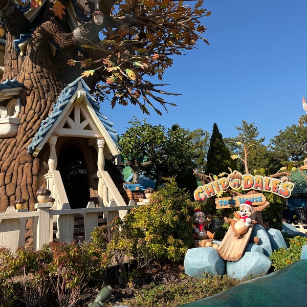 公式】チップとデールのツリーハウス / Chip'n Dale's Treehouse | 東京ディズニーランド/Tokyo Disneyland -  YouTube