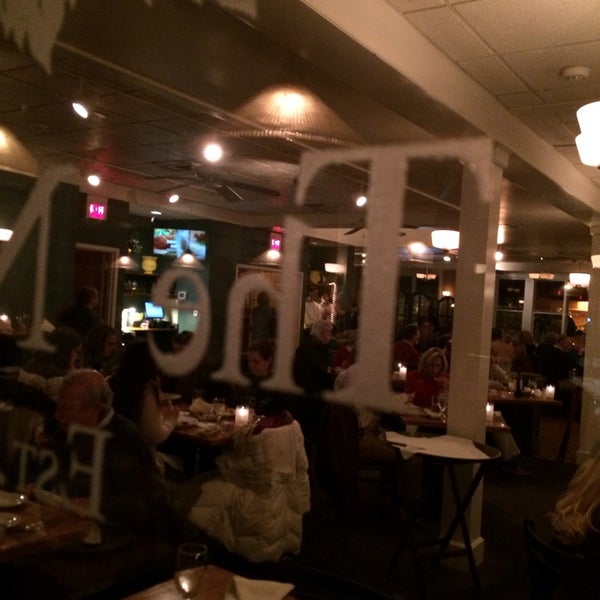 Foto tirada no(a) The Narrows Restaurant por Pam H. em 2/15/2014
