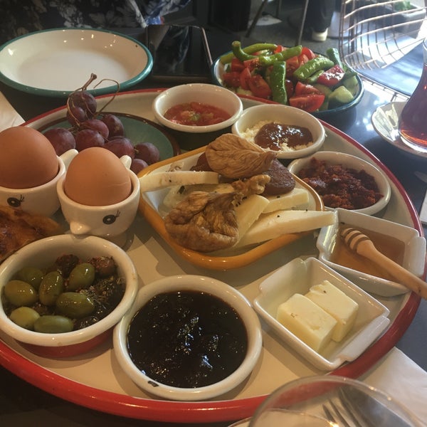 10/13/2019 tarihinde Dilber Ç.ziyaretçi tarafından Kuzguncuk Bostan Cafe'de çekilen fotoğraf