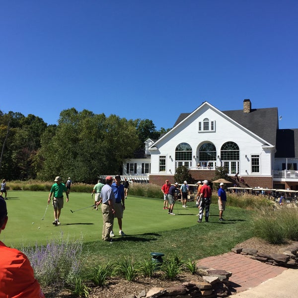Foto tomada en Westfields Golf Club  por Jim P. el 9/20/2015