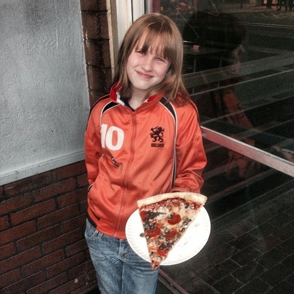 2/21/2014にXerxes M.がSlices Pizzaで撮った写真
