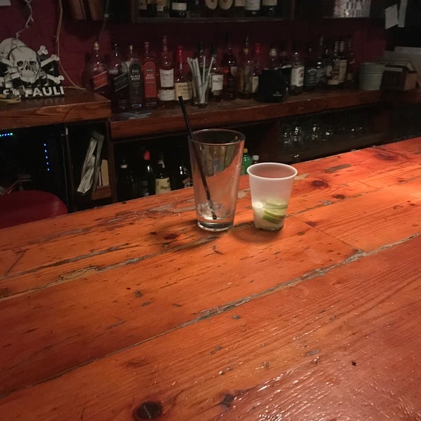 1/30/2019 tarihinde Jenn C.ziyaretçi tarafından East River Bar'de çekilen fotoğraf