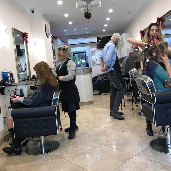 Photo taken at Hollywood Salon by Jenn C. on 12/20/2017