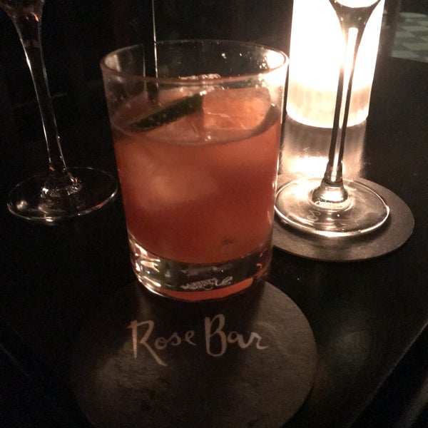 Foto tirada no(a) The Rose Bar por Jenn C. em 8/24/2018