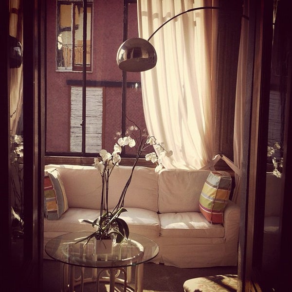 10/21/2012 tarihinde Laura C.ziyaretçi tarafından Hotel Laurin'de çekilen fotoğraf