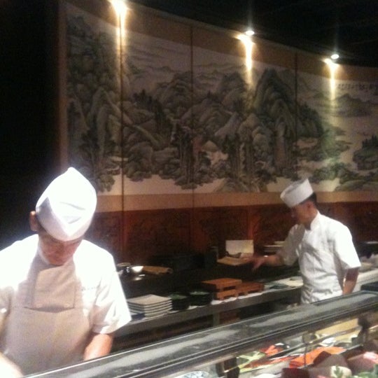 รูปภาพถ่ายที่ Toni&#39;s Sushi Bar โดย Salih S. เมื่อ 11/7/2012