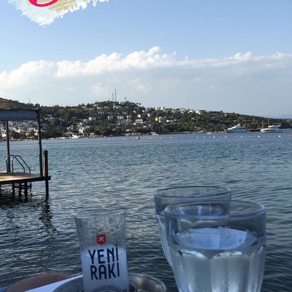 Photo taken at Eda Balık &amp; Beach Türkbükü by Gülse K. on 7/24/2018