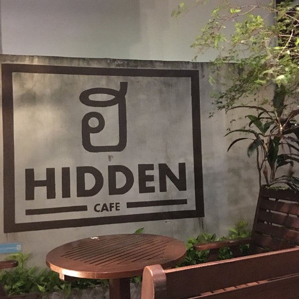 4/13/2017 tarihinde Sup-Hot T.ziyaretçi tarafından ฮ Hidden Cafe'de çekilen fotoğraf