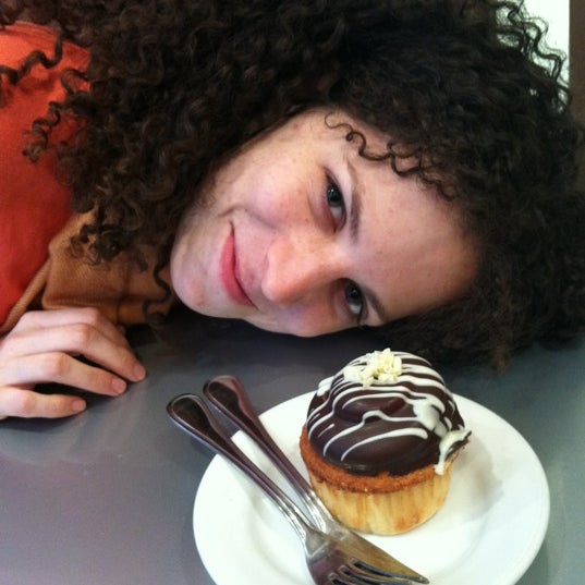 Foto tomada en Isabelle&#39;s Curly Cakes  por Alex S. el 11/9/2012