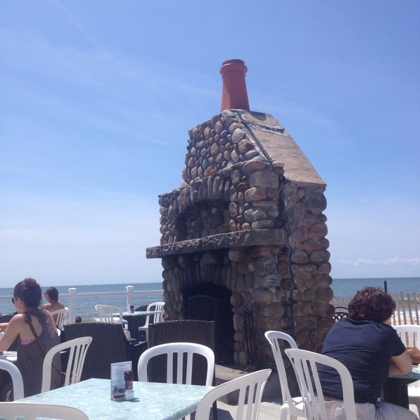 6/9/2013에 Sandra V.님이 Andrea Seaside Restaurant &amp; Bar에서 찍은 사진