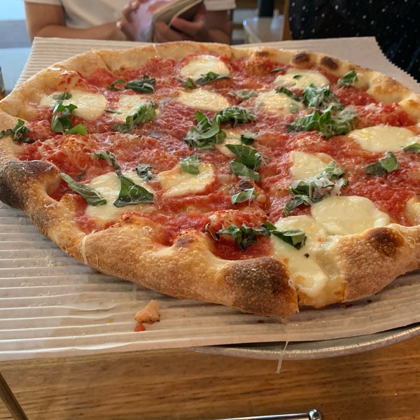 Снимок сделан в Howie&#39;s Artisan Pizza пользователем Mouse C. 7/30/2019
