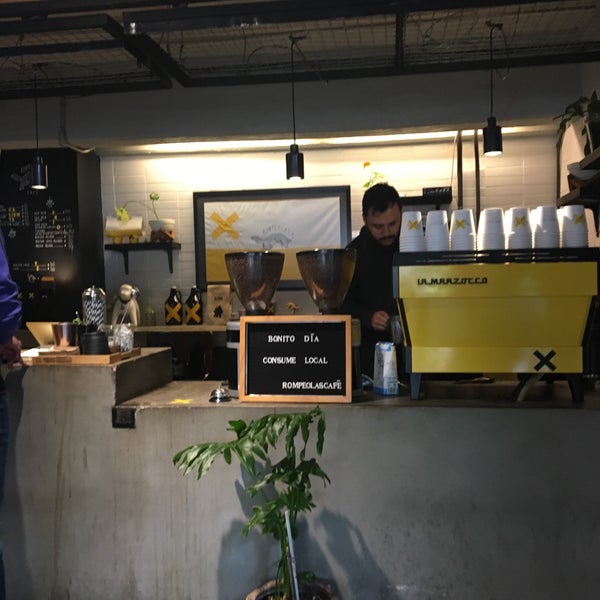10/27/2019 tarihinde Hugo Alejandro O.ziyaretçi tarafından Rompeolas Café'de çekilen fotoğraf