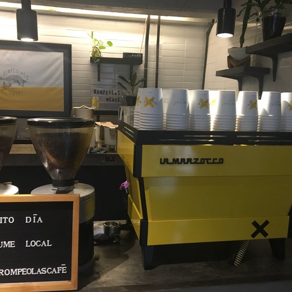 11/3/2019 tarihinde Hugo Alejandro O.ziyaretçi tarafından Rompeolas Café'de çekilen fotoğraf