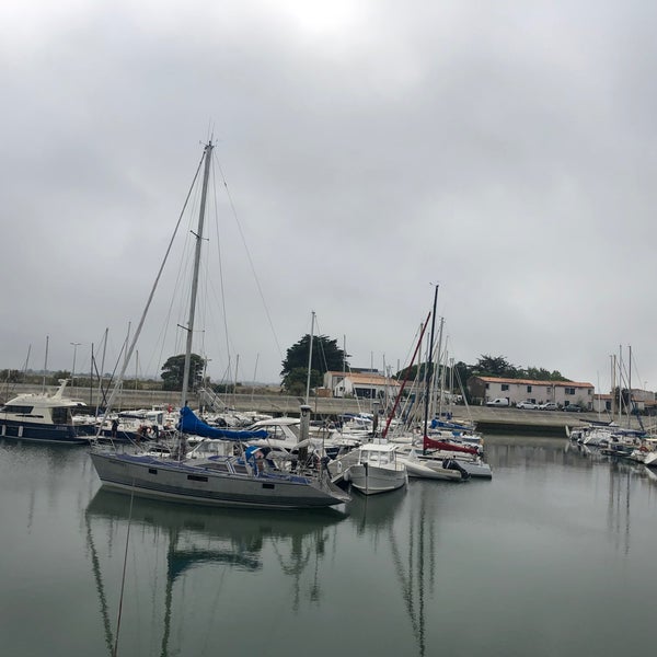 Re port. сен-мартен-де-сен-мартен-де-ре. франция île de ré. Re port. порт сен мартен.