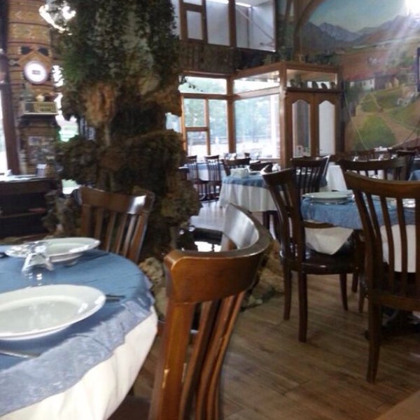 Das Foto wurde bei Melita Şark Sofrası Cafe &amp; Restaurant von SONGÜL🌹💕 am 6/20/2016 aufgenommen