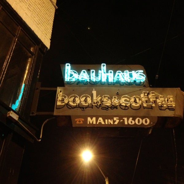 4/12/2013にM F.がBauhaus Books &amp; Coffeeで撮った写真