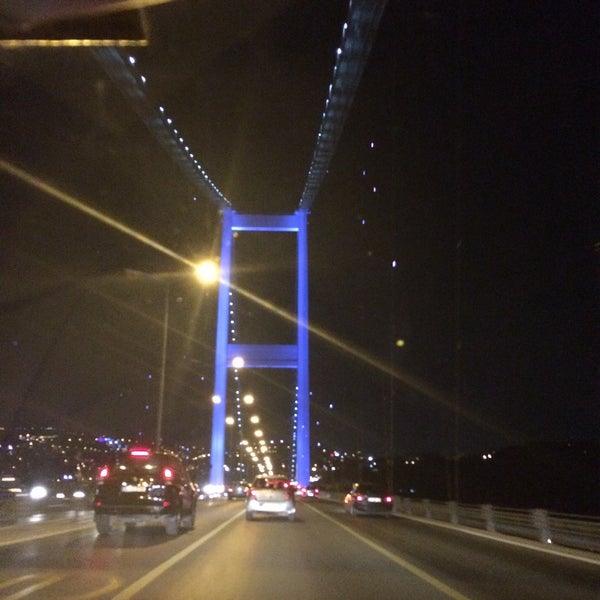 Foto tirada no(a) Boğaziçi Köprüsü por Melh A. em 4/18/2015