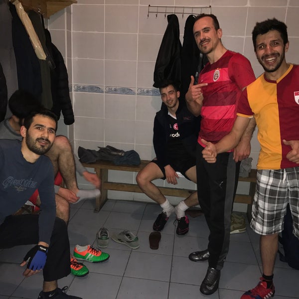 yasam hali saha bahcelievler de futbol sahasi