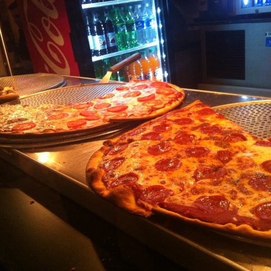 Лицо пиццерии. Eyes pizza. Eyes pizza. Eyes pizza. Лицо пиццерии.