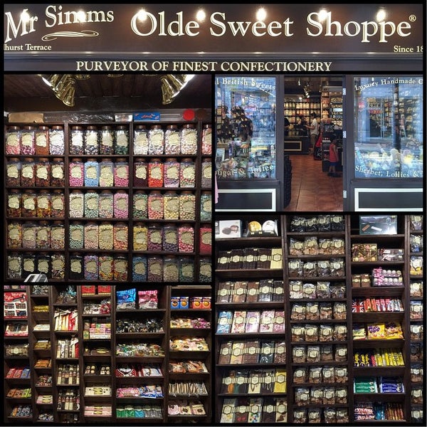 Das Foto wurde bei Mr Simms Olde Sweet Shoppe von Stephen A. am 4/26/2015 aufgenommen