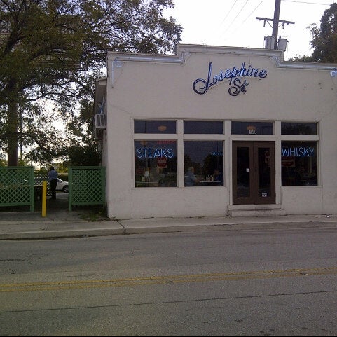 รูปภาพถ่ายที่ Josephine Street Cafe โดย Anthony A. เมื่อ 10/16/2013