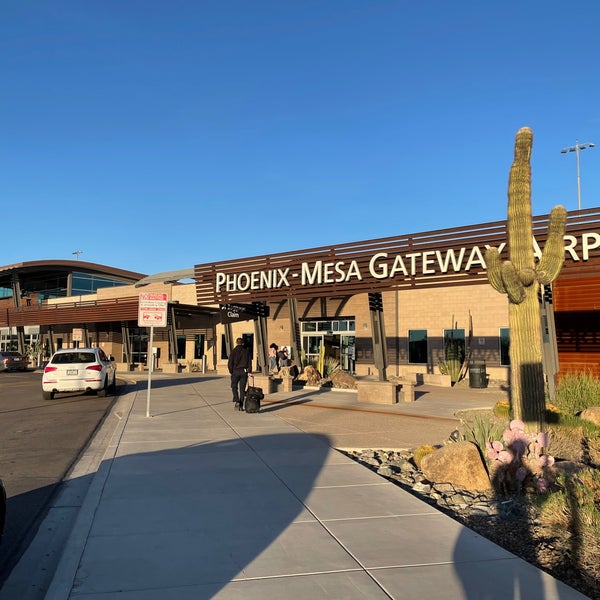 รูปภาพถ่ายที่ Phoenix-Mesa Gateway Airport (AZA) โดย Rei เมื่อ 2/12/2021