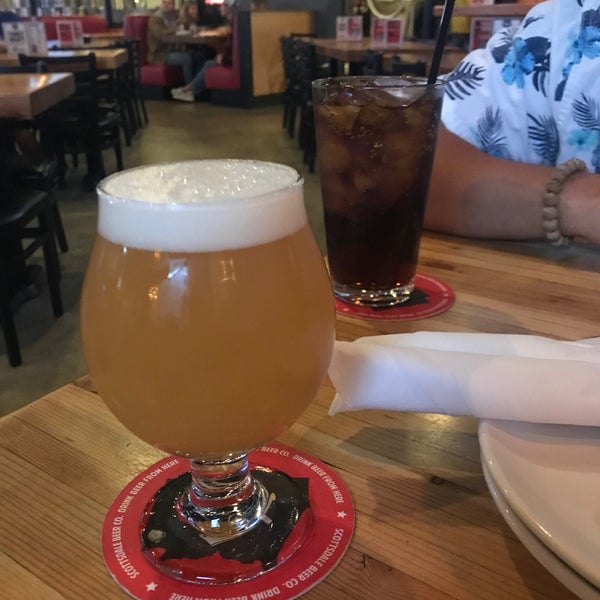 Photo taken at Scottsdale Beer Company by Rei on 3/1/2020