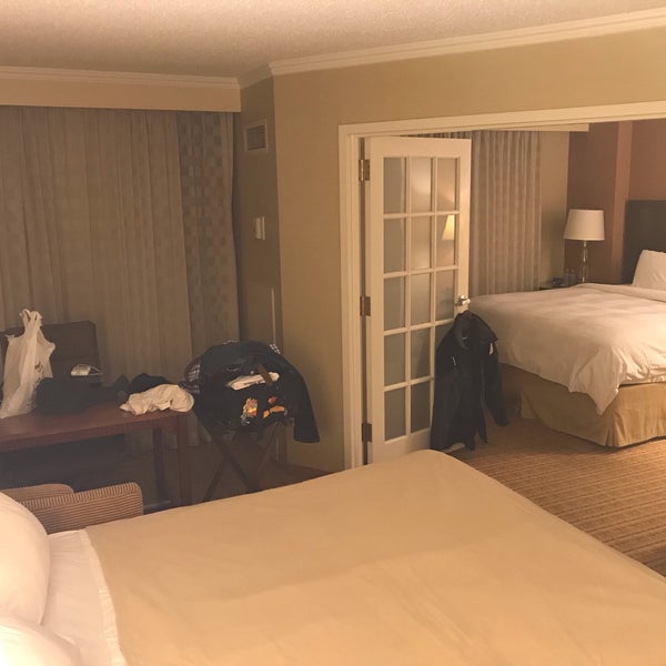 Photo taken at Scottsdale Marriott Suites Old Town by Rei on 11/7/2018