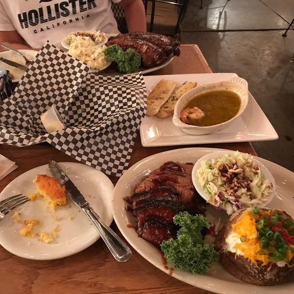 Foto tomada en Bobby-Q&#39;s Restaurant  por Rei el 8/24/2018