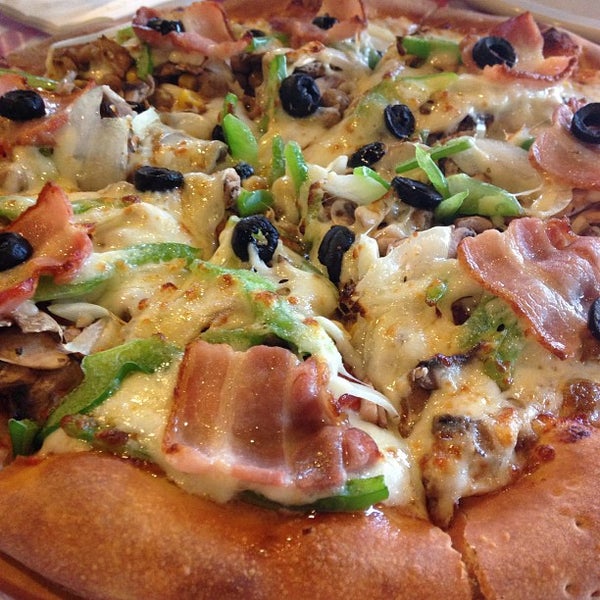 Foto diambil di Mr. Pizza oleh angela l. pada 3/18/2013