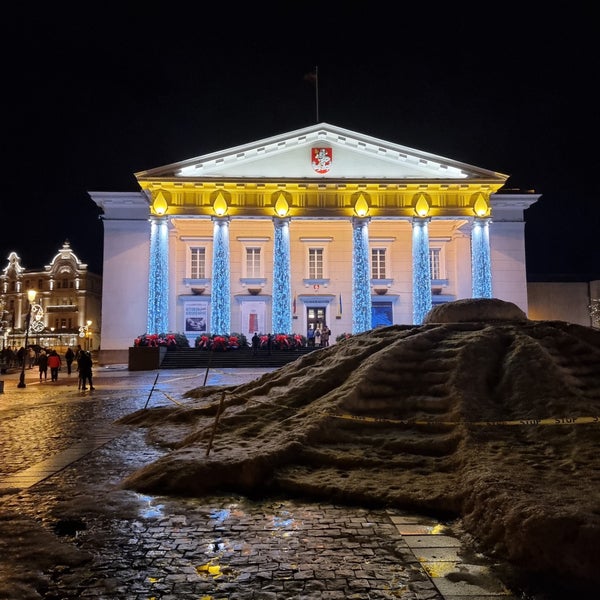 Foto diambil di Rotušės aikštė  | Town Hall Square oleh Paulius B. pada 12/30/2022