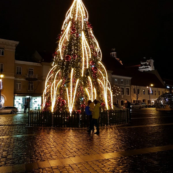 Foto diambil di Rotušės aikštė  | Town Hall Square oleh Paulius B. pada 12/22/2019