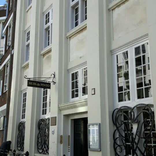 Huis de Pinto Cultural Center in
