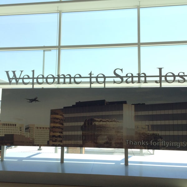 Foto tirada no(a) San Jose Mineta International Airport (SJC) por Mody P. em 8/26/2015
