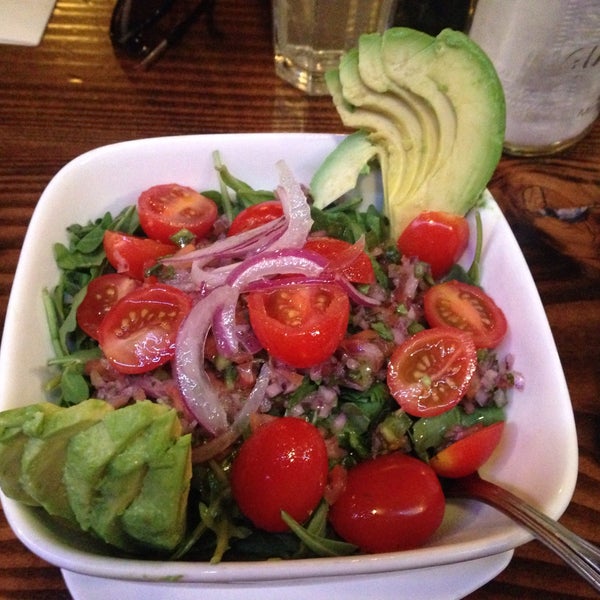 I know it's weird that I got a salad at a burger joint, but I had already eaten lunch before landing here w/ friends... This arugula/salsa/tomato/avocado salad was delish! And only $6!!