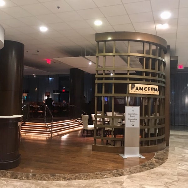 Foto diambil di Teaneck Marriott at Glenpointe oleh Nancy K. pada 4/10/2019