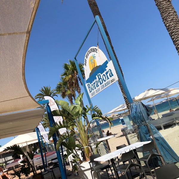 Foto diambil di Bora Bora Ibiza oleh Elles V. pada 8/8/2020