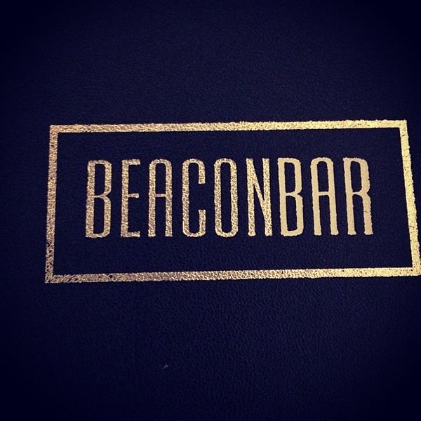 Foto tirada no(a) Beacon Bar por Britt B. em 5/18/2014
