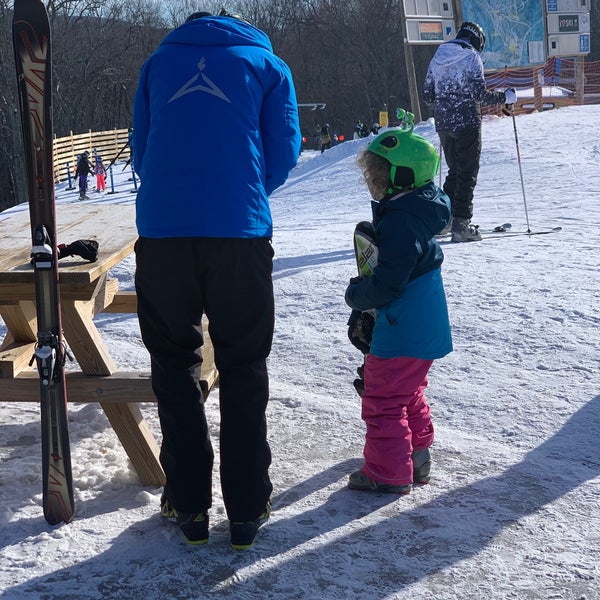 1/10/2021 tarihinde Kellan E.ziyaretçi tarafından Belleayre Mountain Ski Center'de çekilen fotoğraf