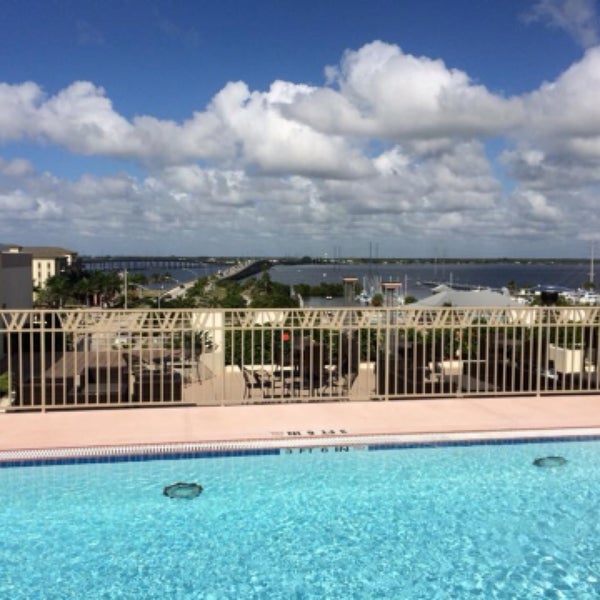 Rooftop pool & View is fabulous! Comfy beds, clean room, great staff and pet friendly!